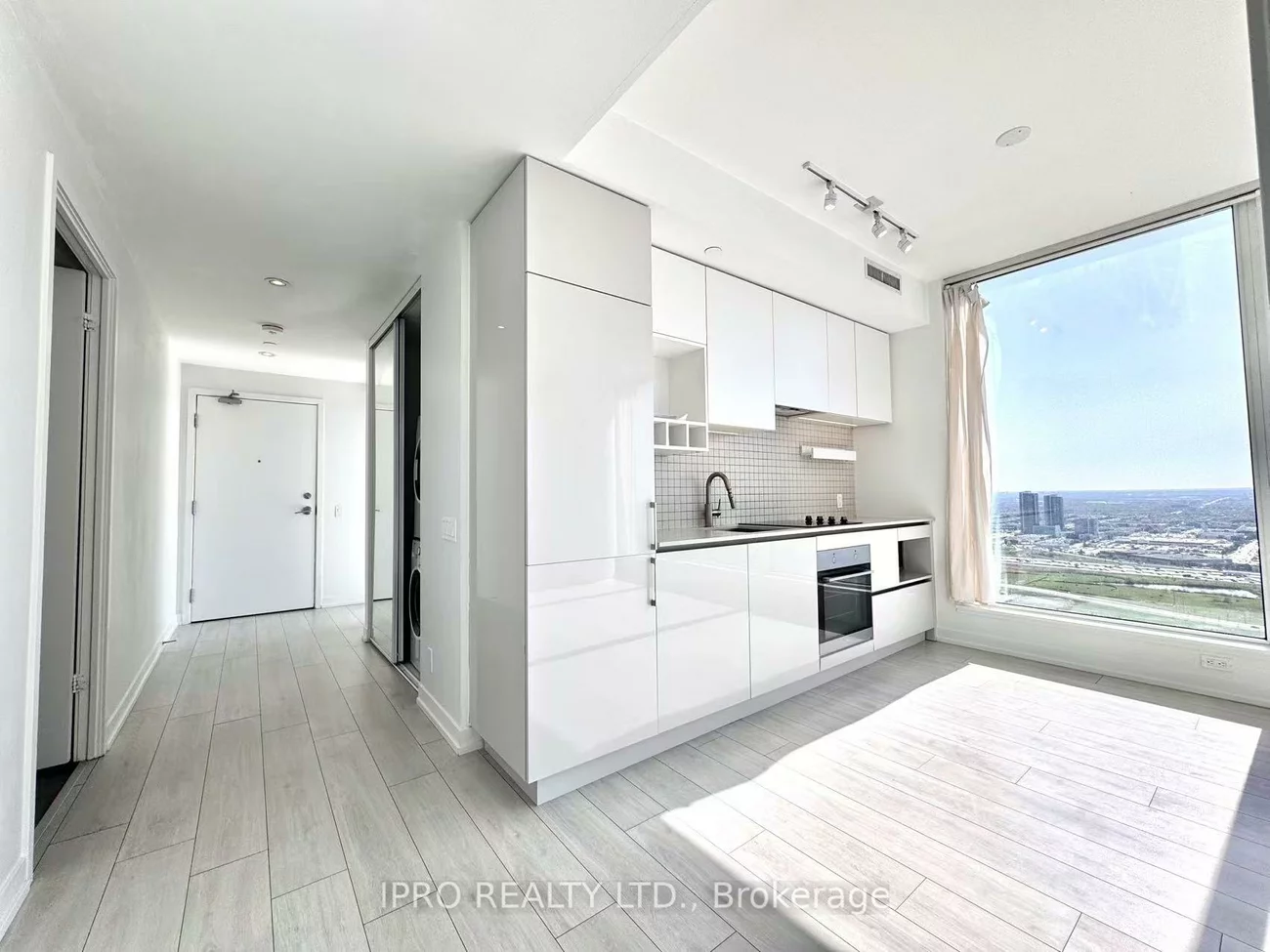 898, Portage, Vaughan Corporate Centre, Vaughan