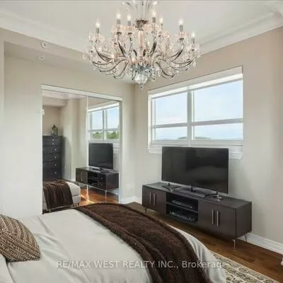 9255, Jane, Maple, Vaughan