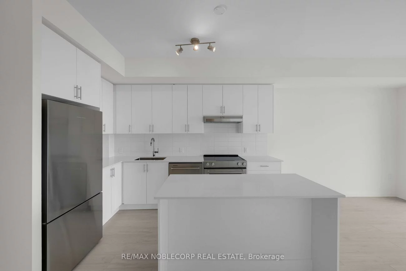 8960, Jane, Vellore Village, Vaughan