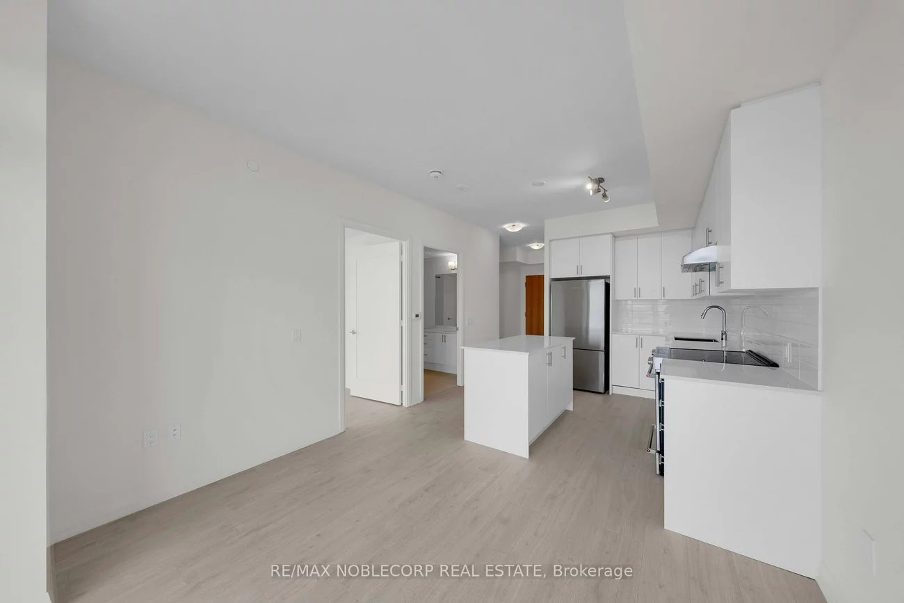 8960, Jane, Vellore Village, Vaughan