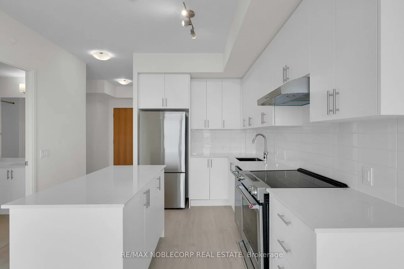 8960, Jane, Vellore Village, Vaughan