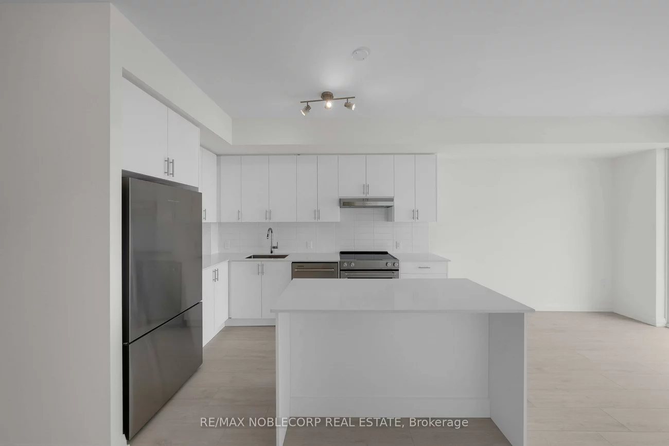 8960, Jane, Vellore Village, Vaughan