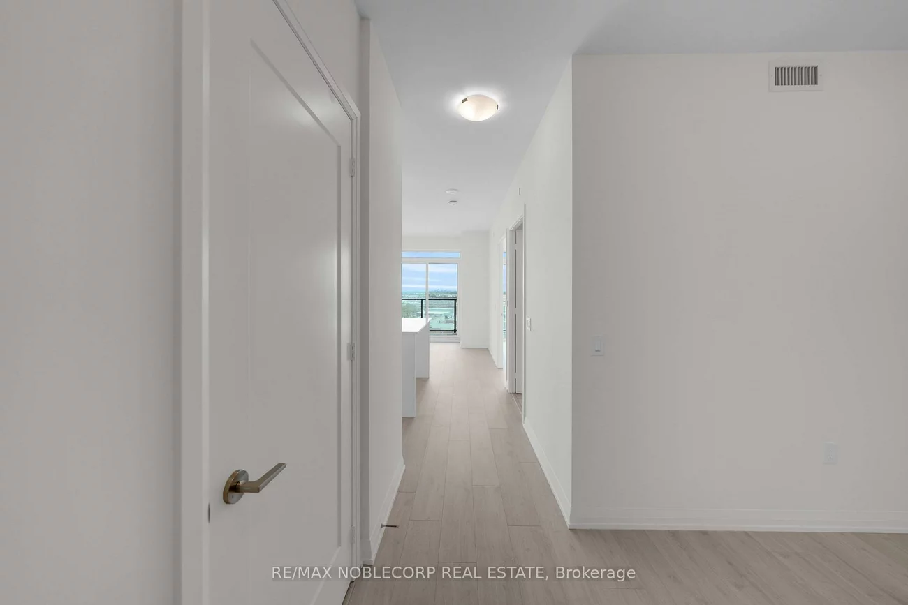 8960, Jane, Vellore Village, Vaughan