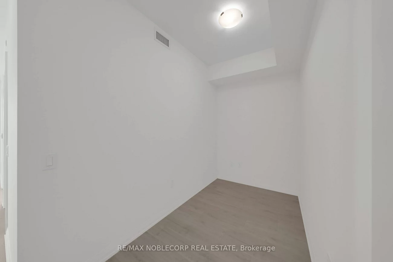 8960, Jane, Vellore Village, Vaughan