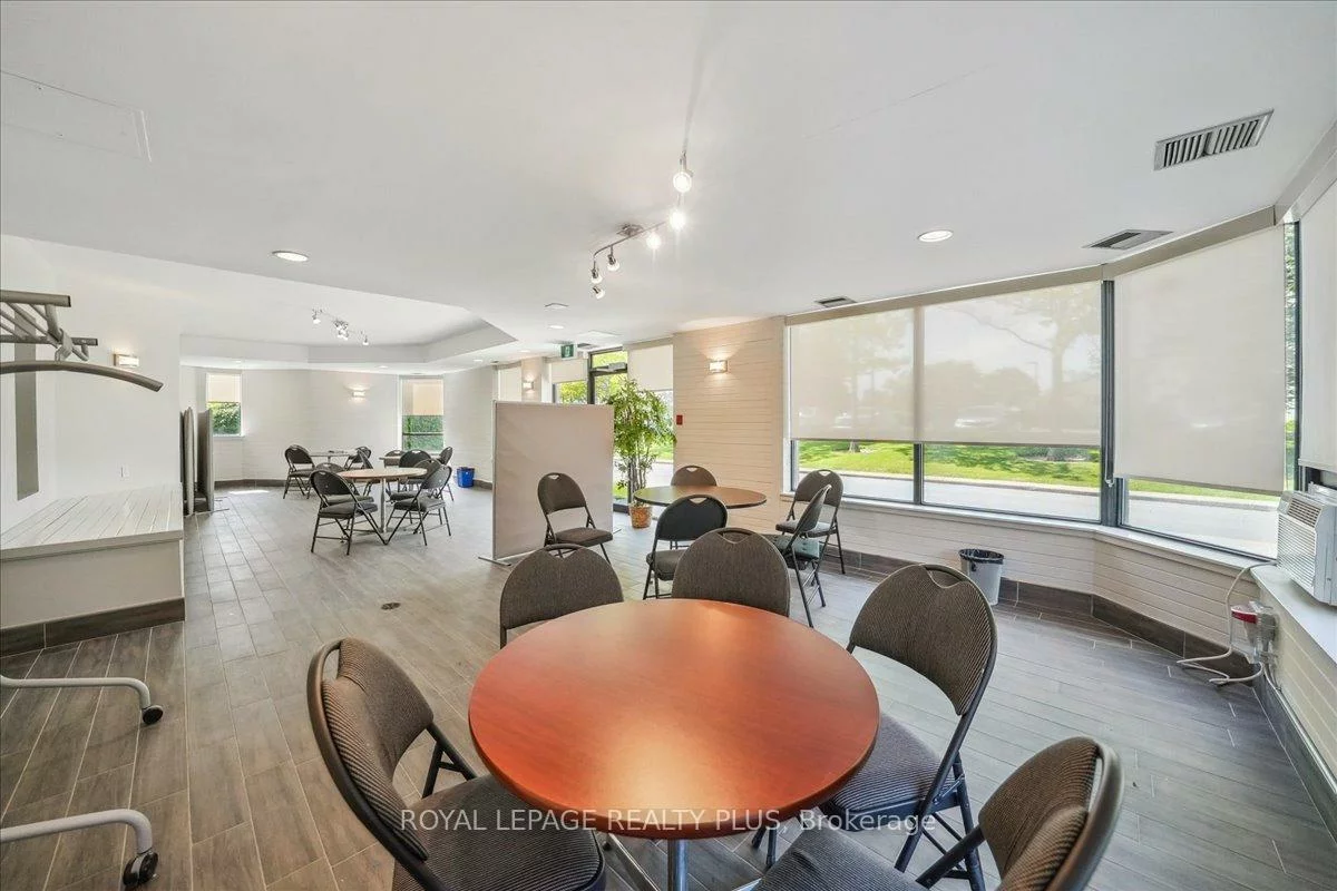7440, Bathurst, Brownridge, Vaughan