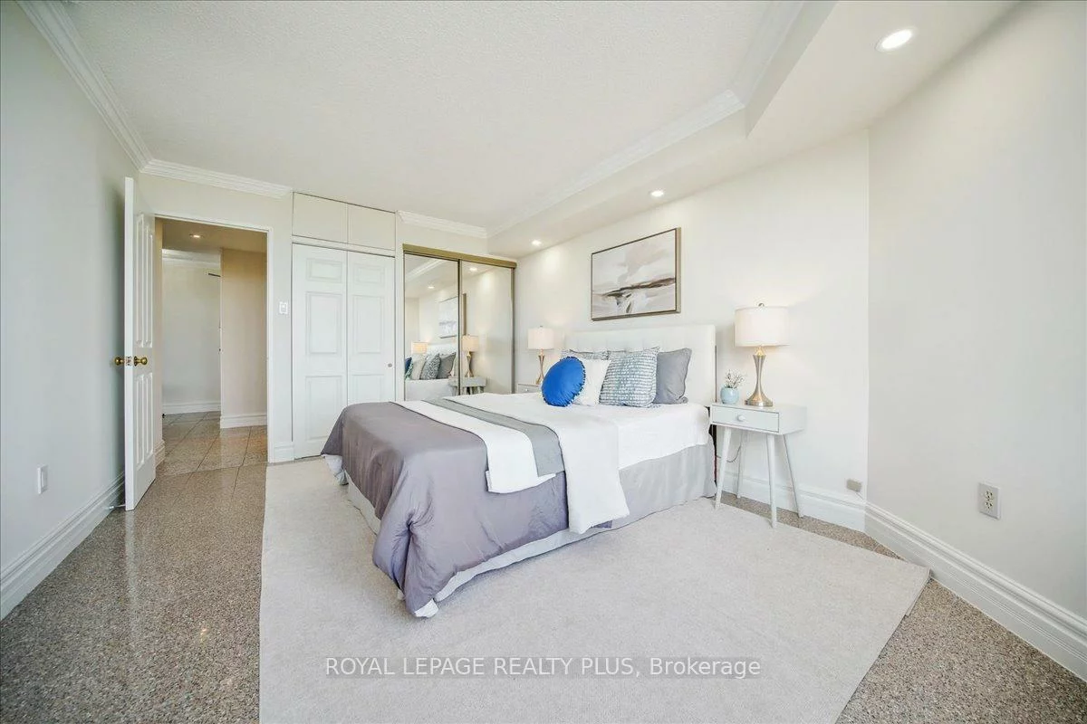 7440, Bathurst, Brownridge, Vaughan