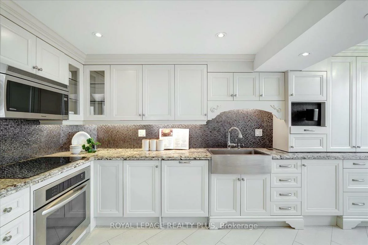 7440, Bathurst, Brownridge, Vaughan