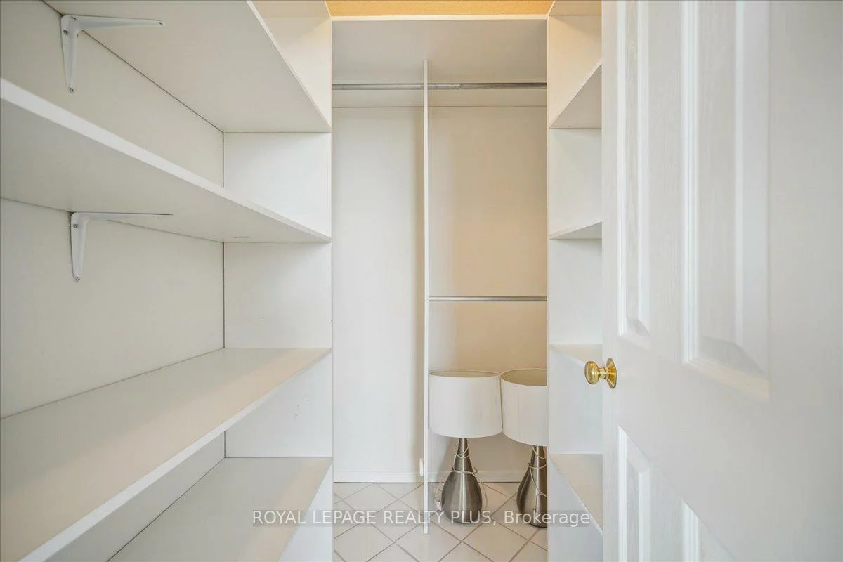 7440, Bathurst, Brownridge, Vaughan