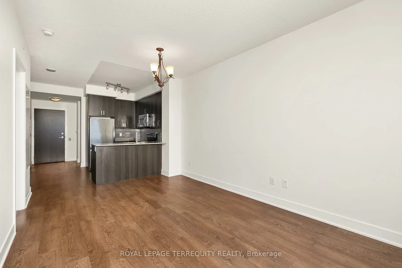 7608, Yonge, Crestwood-Springfarm-Yorkhill, Vaughan