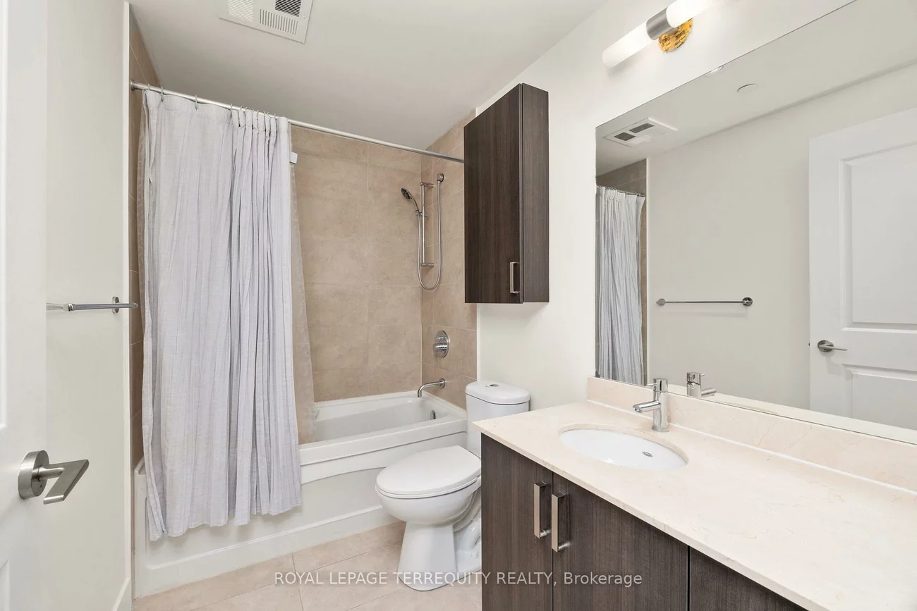 7608, Yonge, Crestwood-Springfarm-Yorkhill, Vaughan