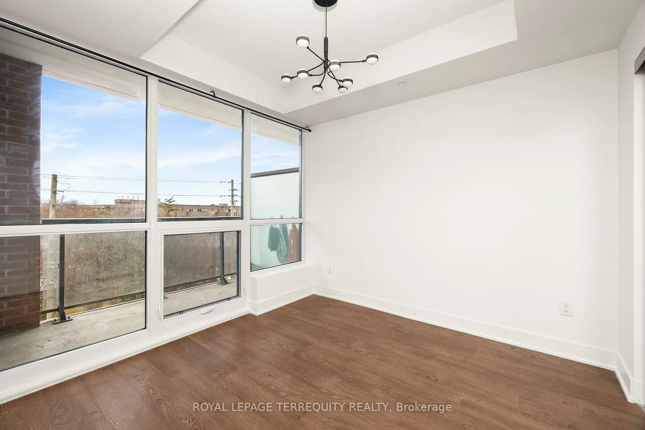 7608, Yonge, Crestwood-Springfarm-Yorkhill, Vaughan