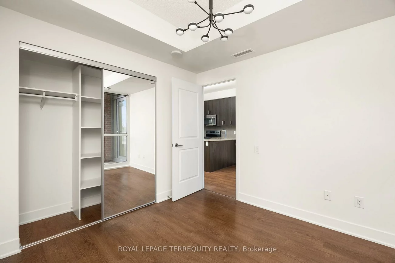 7608, Yonge, Crestwood-Springfarm-Yorkhill, Vaughan