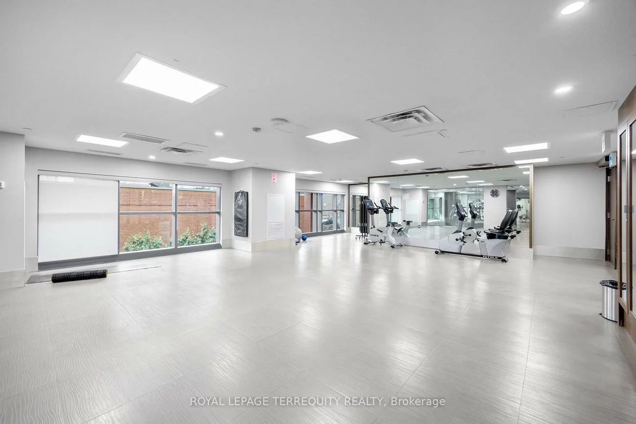 7608, Yonge, Crestwood-Springfarm-Yorkhill, Vaughan