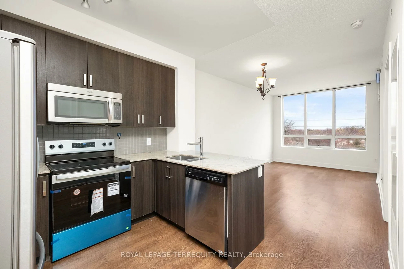 7608, Yonge, Crestwood-Springfarm-Yorkhill, Vaughan