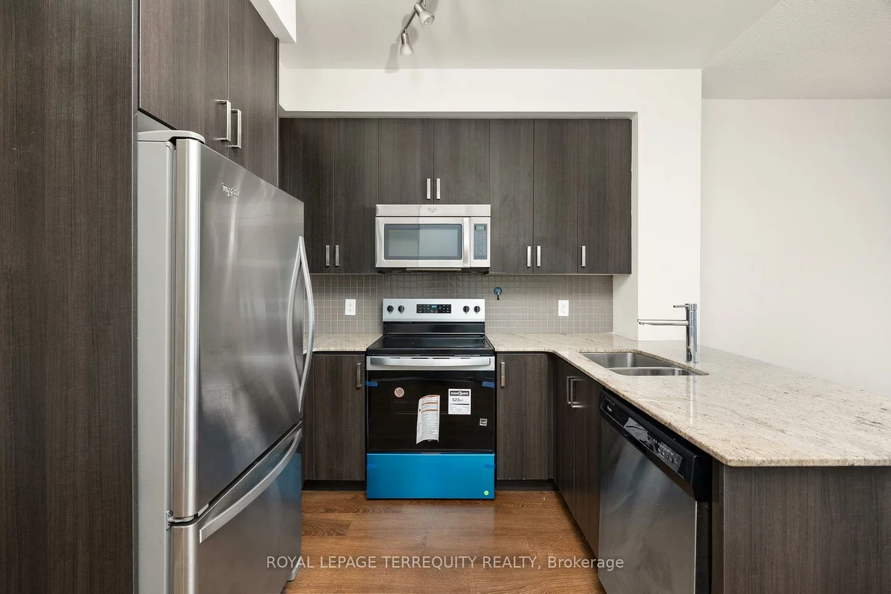 7608, Yonge, Crestwood-Springfarm-Yorkhill, Vaughan