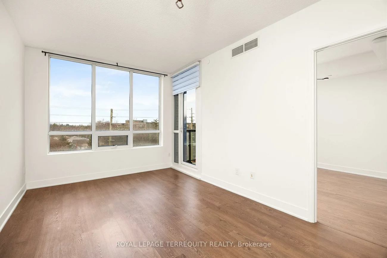 7608, Yonge, Crestwood-Springfarm-Yorkhill, Vaughan