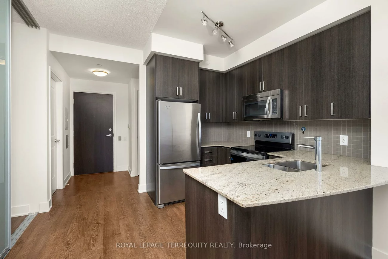 7608, Yonge, Crestwood-Springfarm-Yorkhill, Vaughan