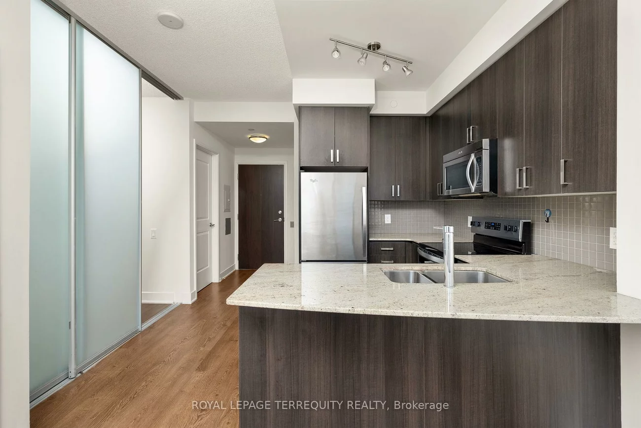 7608, Yonge, Crestwood-Springfarm-Yorkhill, Vaughan