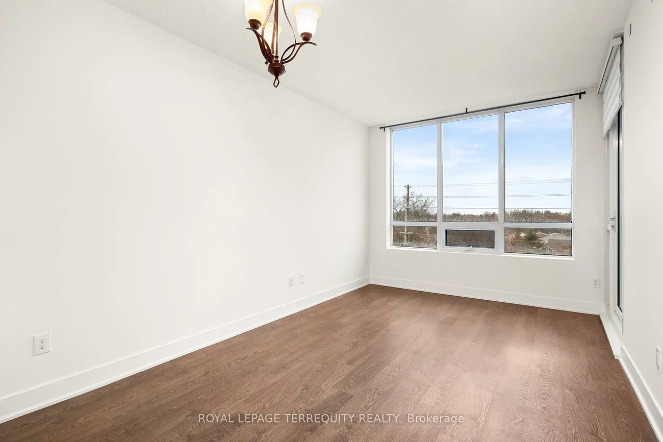 7608, Yonge, Crestwood-Springfarm-Yorkhill, Vaughan