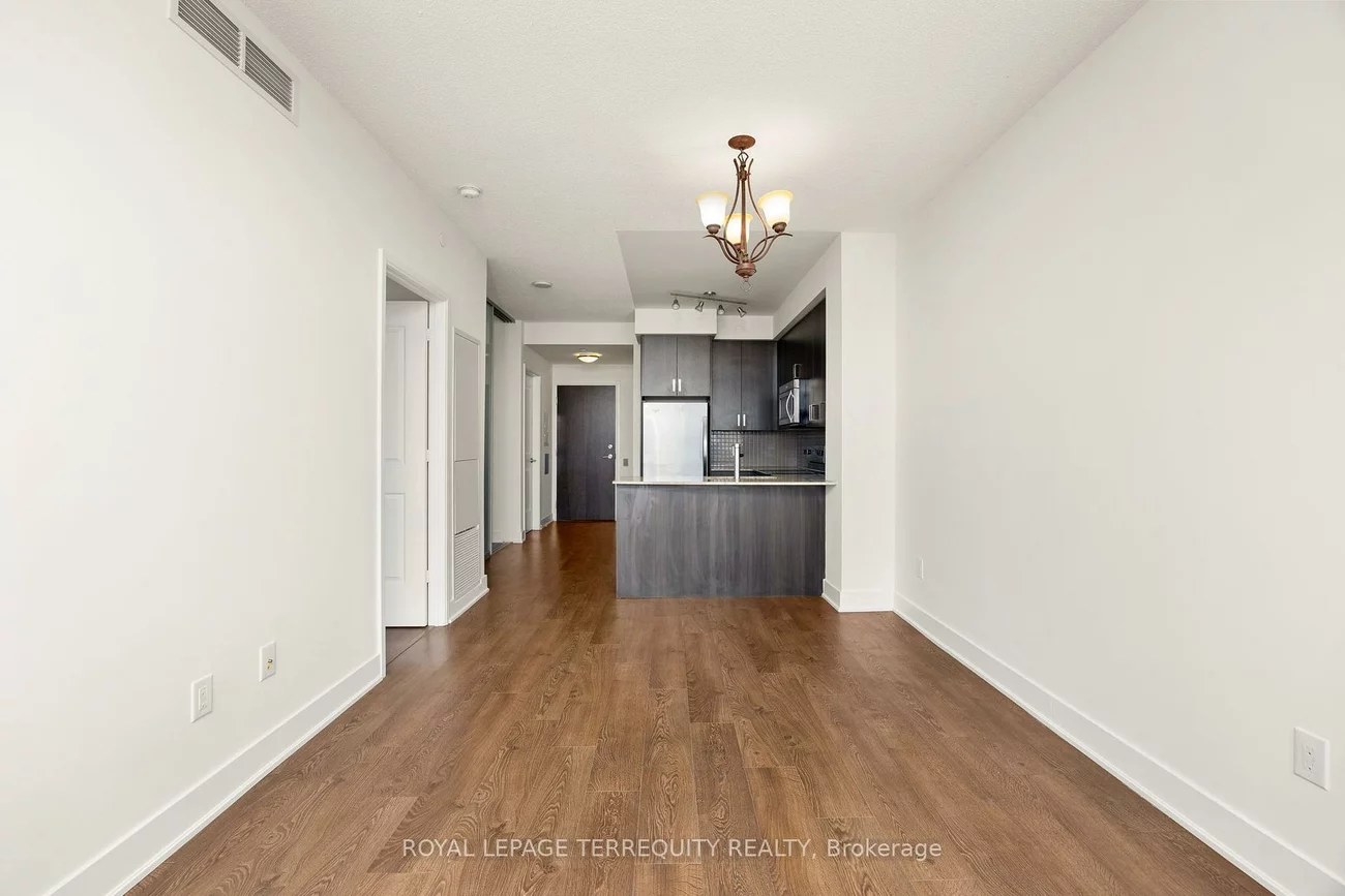 7608, Yonge, Crestwood-Springfarm-Yorkhill, Vaughan
