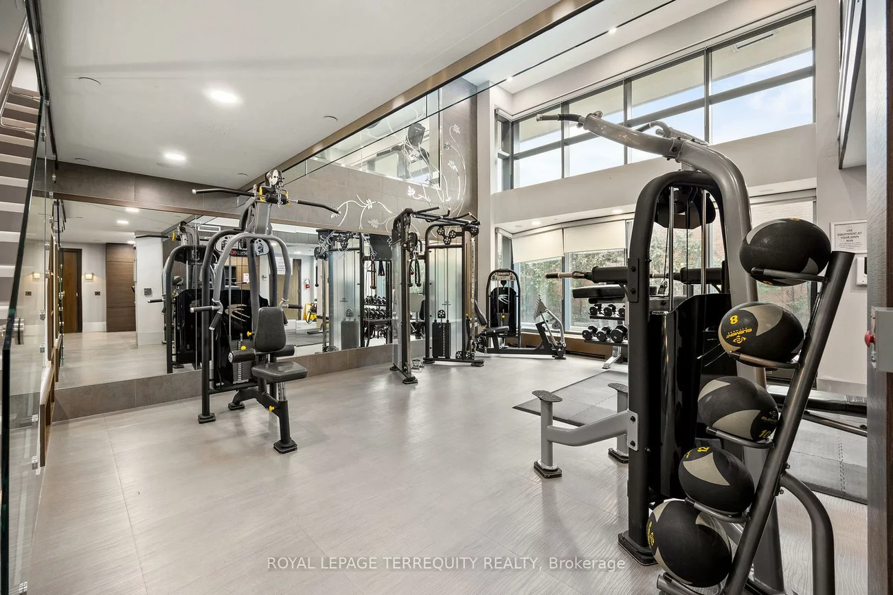 7608, Yonge, Crestwood-Springfarm-Yorkhill, Vaughan