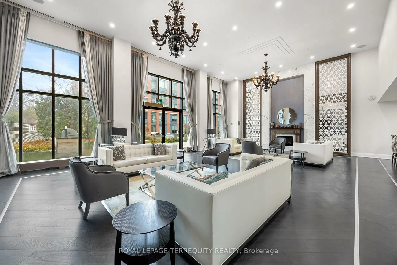7608, Yonge, Crestwood-Springfarm-Yorkhill, Vaughan