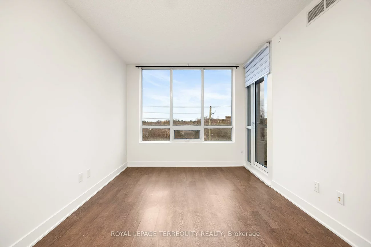 7608, Yonge, Crestwood-Springfarm-Yorkhill, Vaughan