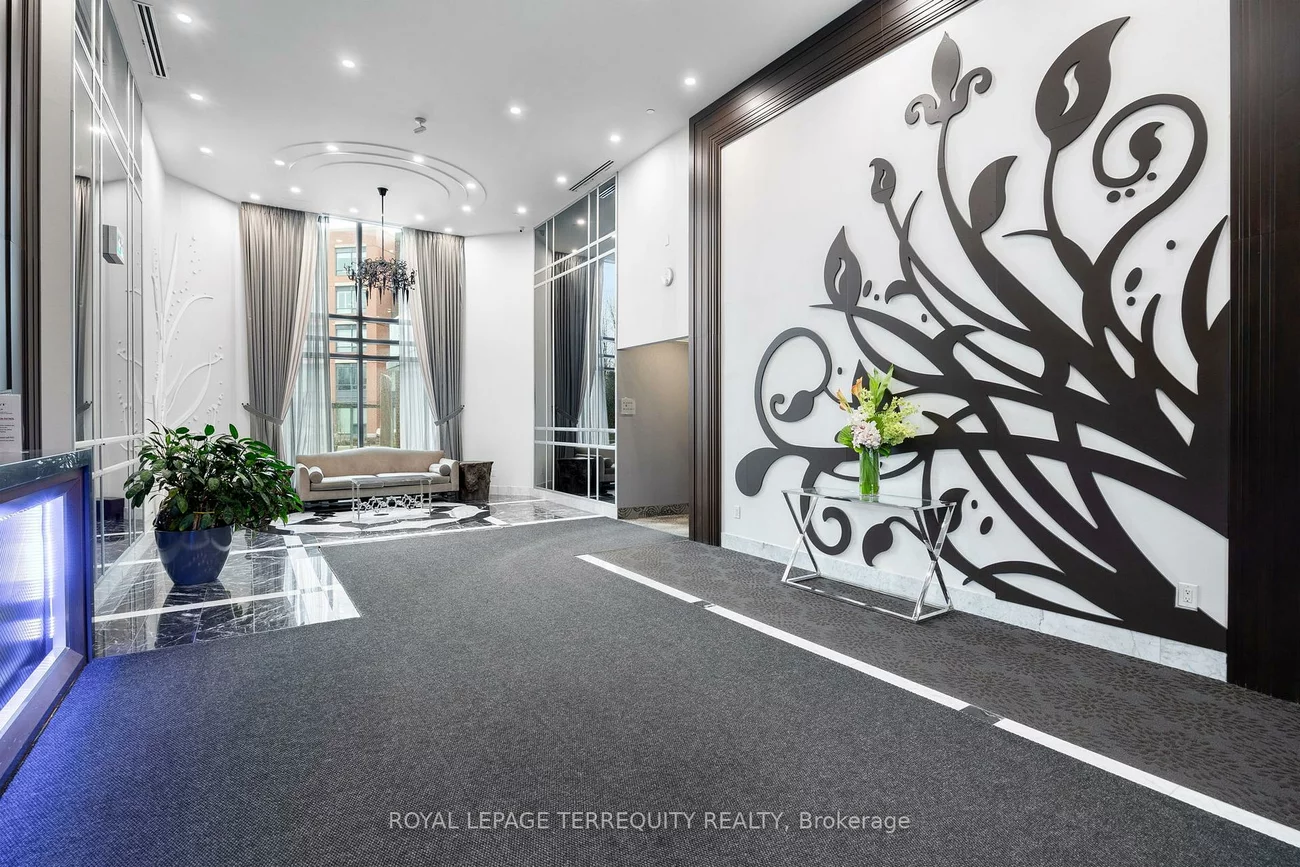 7608, Yonge, Crestwood-Springfarm-Yorkhill, Vaughan