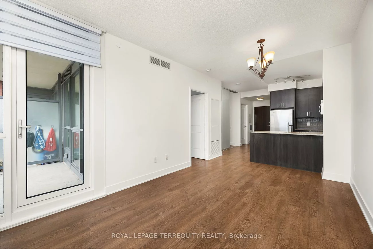 7608, Yonge, Crestwood-Springfarm-Yorkhill, Vaughan