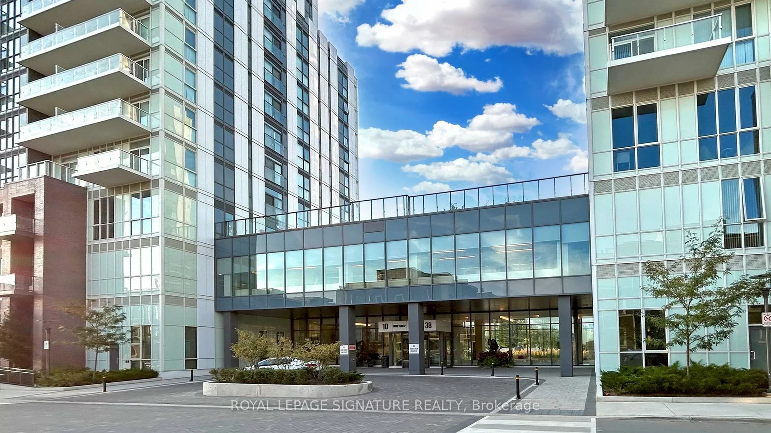 38, Honeycrisp, Vaughan Corporate Centre, Vaughan