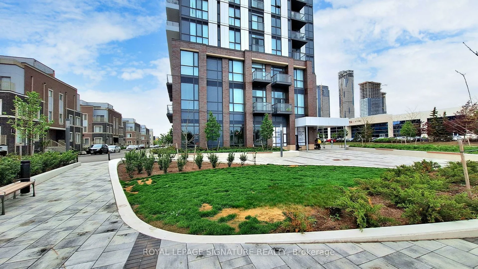 38, Honeycrisp, Vaughan Corporate Centre, Vaughan