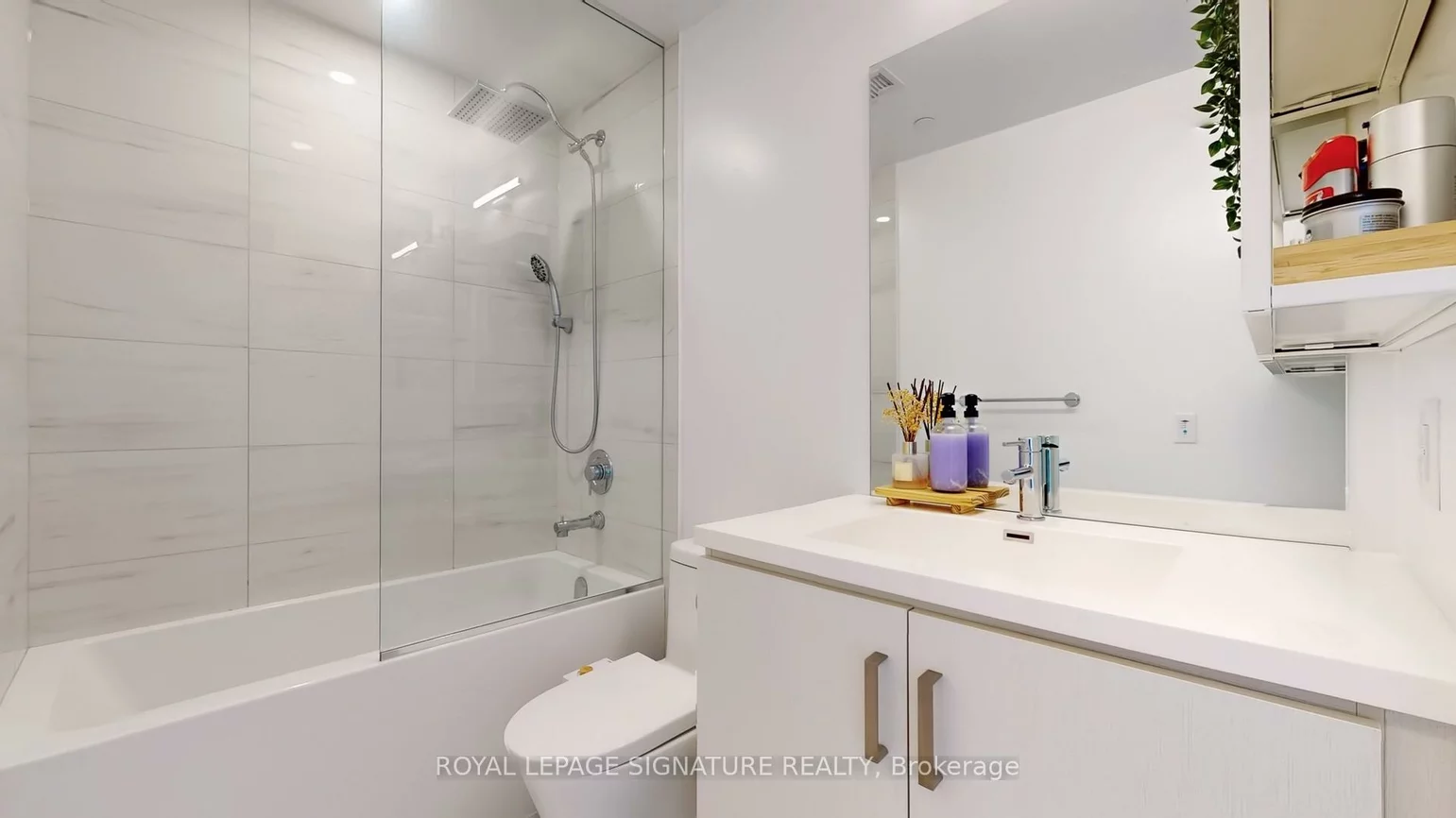 38, Honeycrisp, Vaughan Corporate Centre, Vaughan