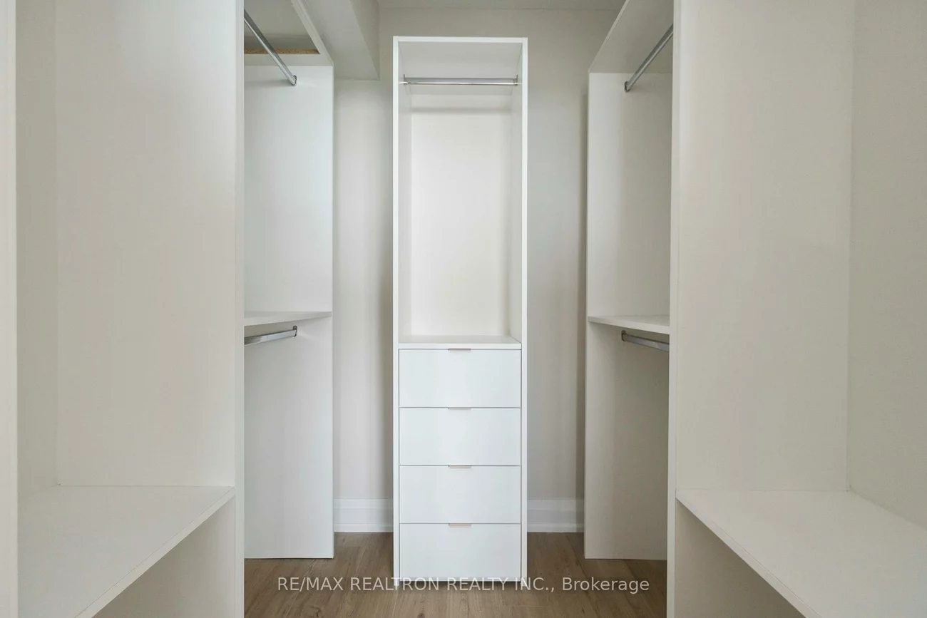 7250, Yonge, Crestwood-Springfarm-Yorkhill, Vaughan