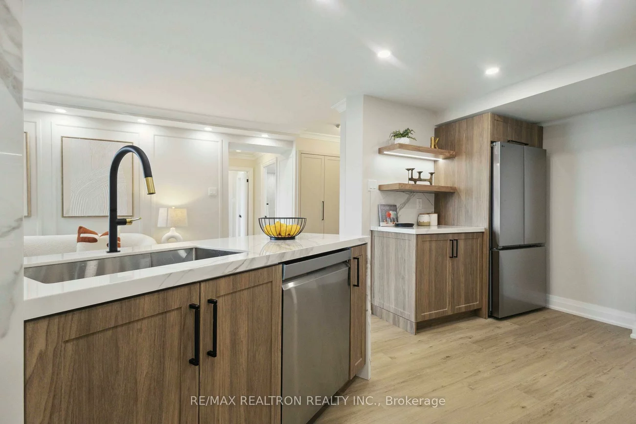 7250, Yonge, Crestwood-Springfarm-Yorkhill, Vaughan