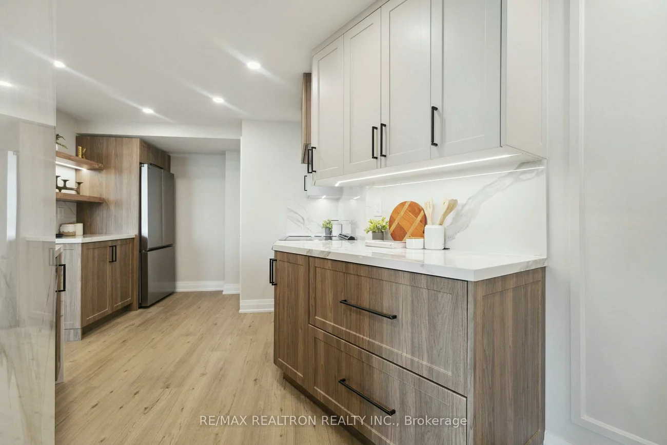 7250, Yonge, Crestwood-Springfarm-Yorkhill, Vaughan