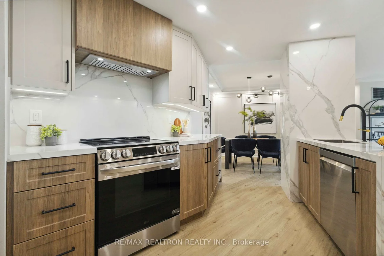 7250, Yonge, Crestwood-Springfarm-Yorkhill, Vaughan