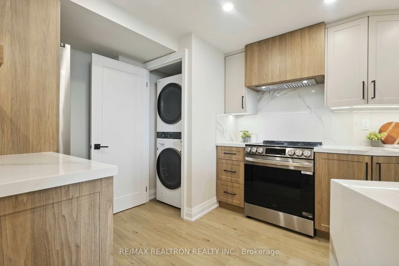 7250, Yonge, Crestwood-Springfarm-Yorkhill, Vaughan
