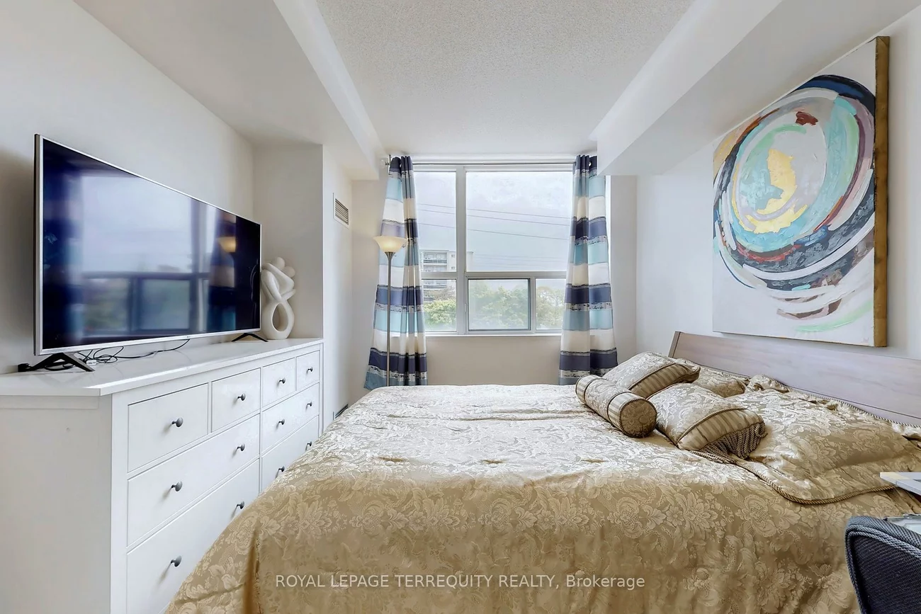 7398, Yonge, Crestwood-Springfarm-Yorkhill, Vaughan