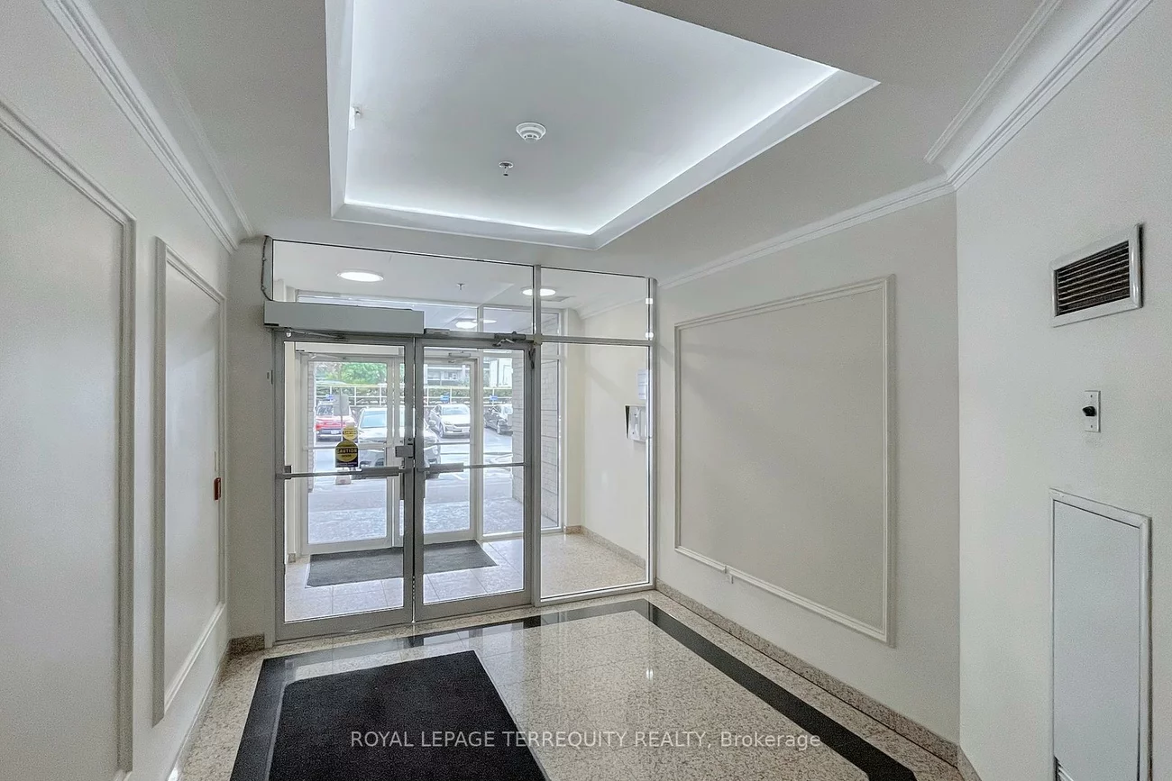 7398, Yonge, Crestwood-Springfarm-Yorkhill, Vaughan