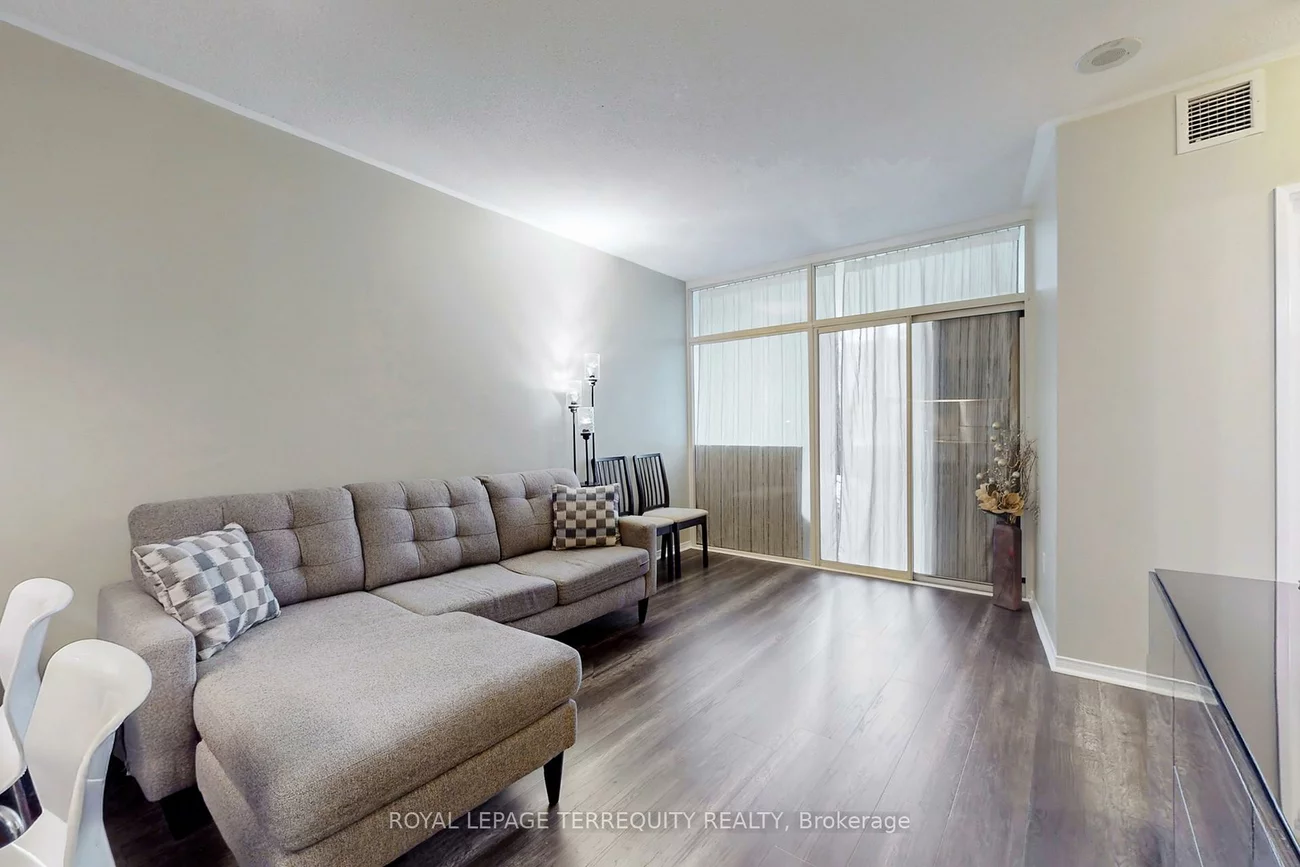 7398, Yonge, Crestwood-Springfarm-Yorkhill, Vaughan