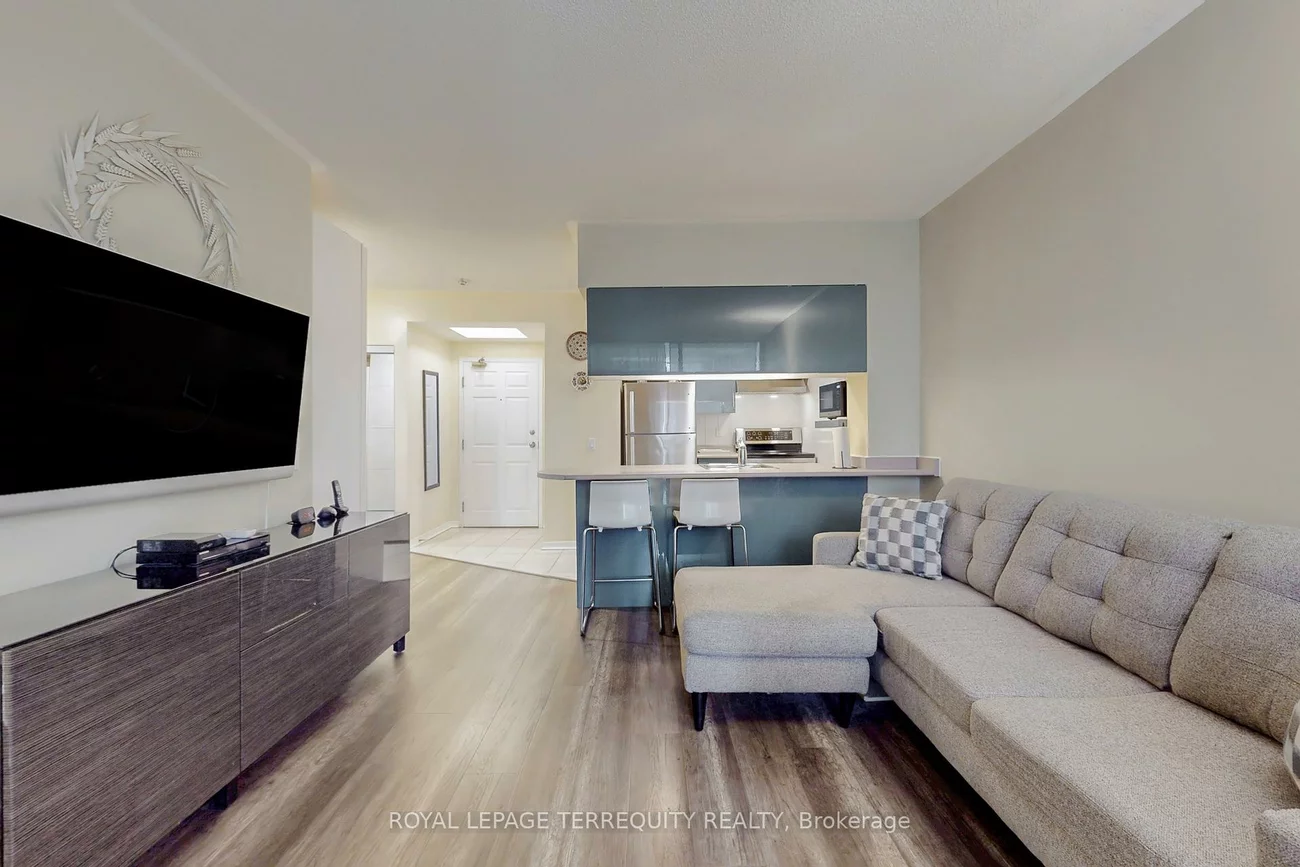 7398, Yonge, Crestwood-Springfarm-Yorkhill, Vaughan