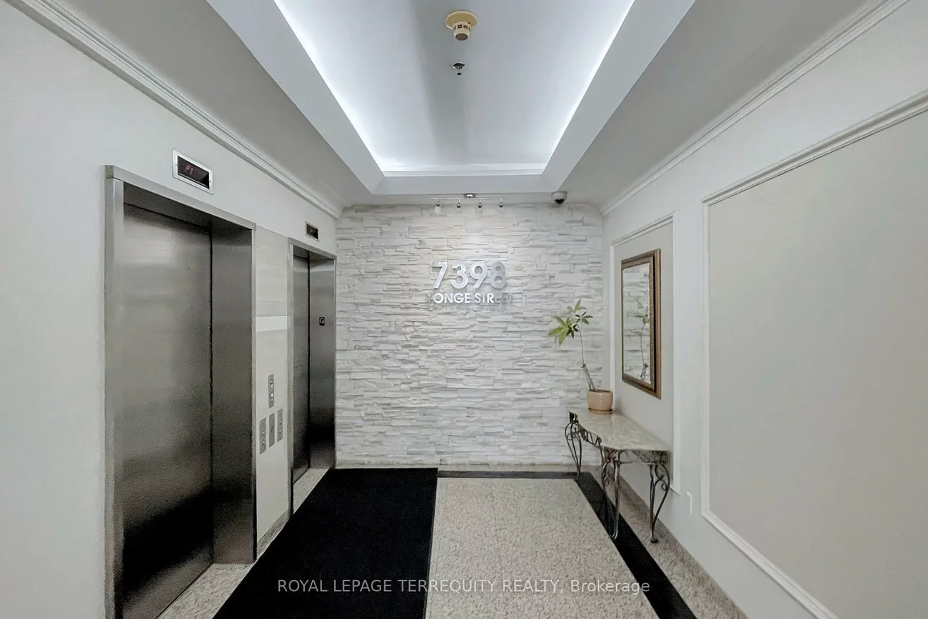 7398, Yonge, Crestwood-Springfarm-Yorkhill, Vaughan