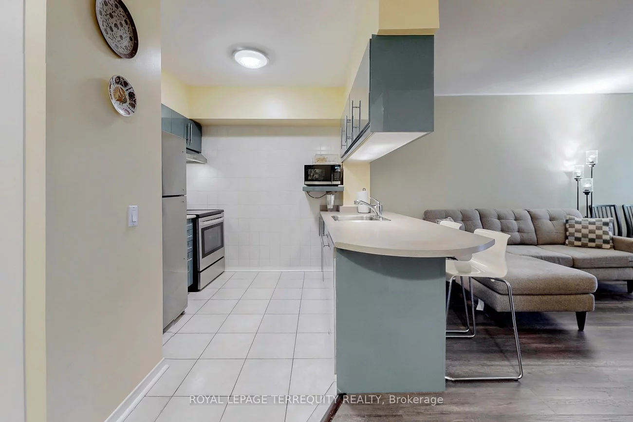 7398, Yonge, Crestwood-Springfarm-Yorkhill, Vaughan