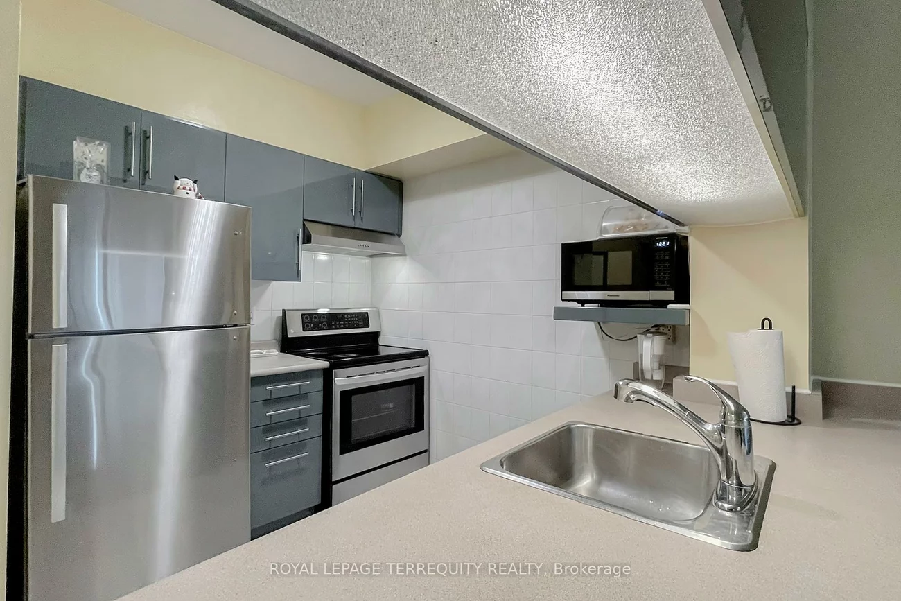 7398, Yonge, Crestwood-Springfarm-Yorkhill, Vaughan