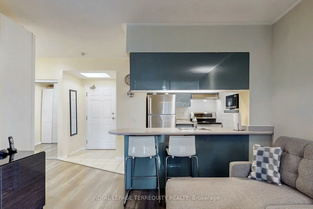 7398, Yonge, Crestwood-Springfarm-Yorkhill, Vaughan