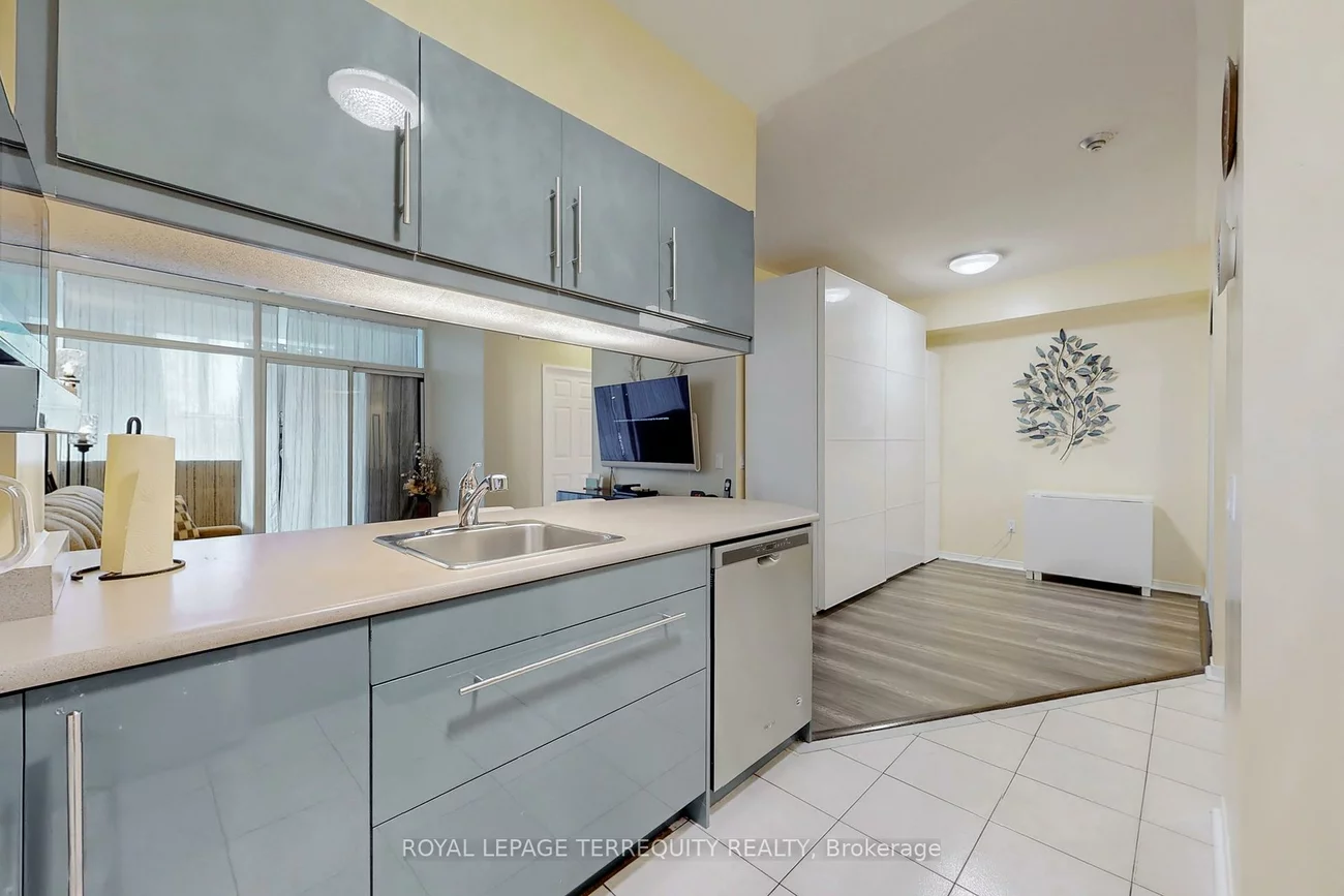 7398, Yonge, Crestwood-Springfarm-Yorkhill, Vaughan