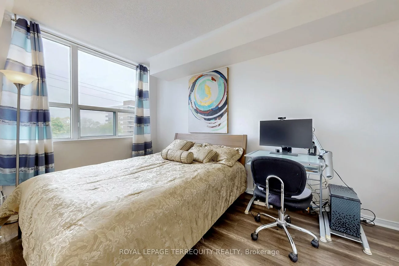 7398, Yonge, Crestwood-Springfarm-Yorkhill, Vaughan