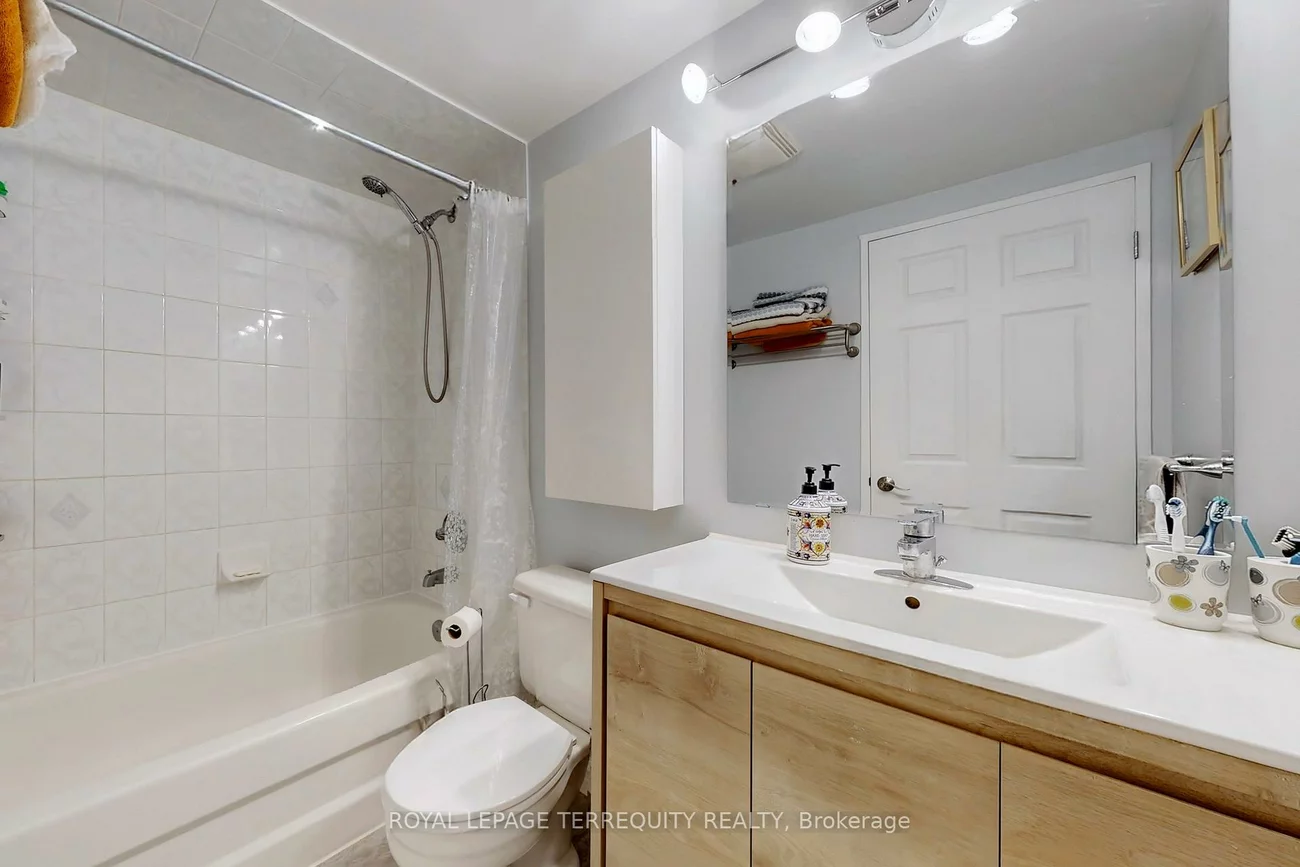 7398, Yonge, Crestwood-Springfarm-Yorkhill, Vaughan