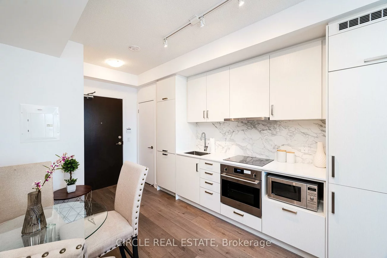 60, Honeycrisp, Vaughan Corporate Centre, Vaughan