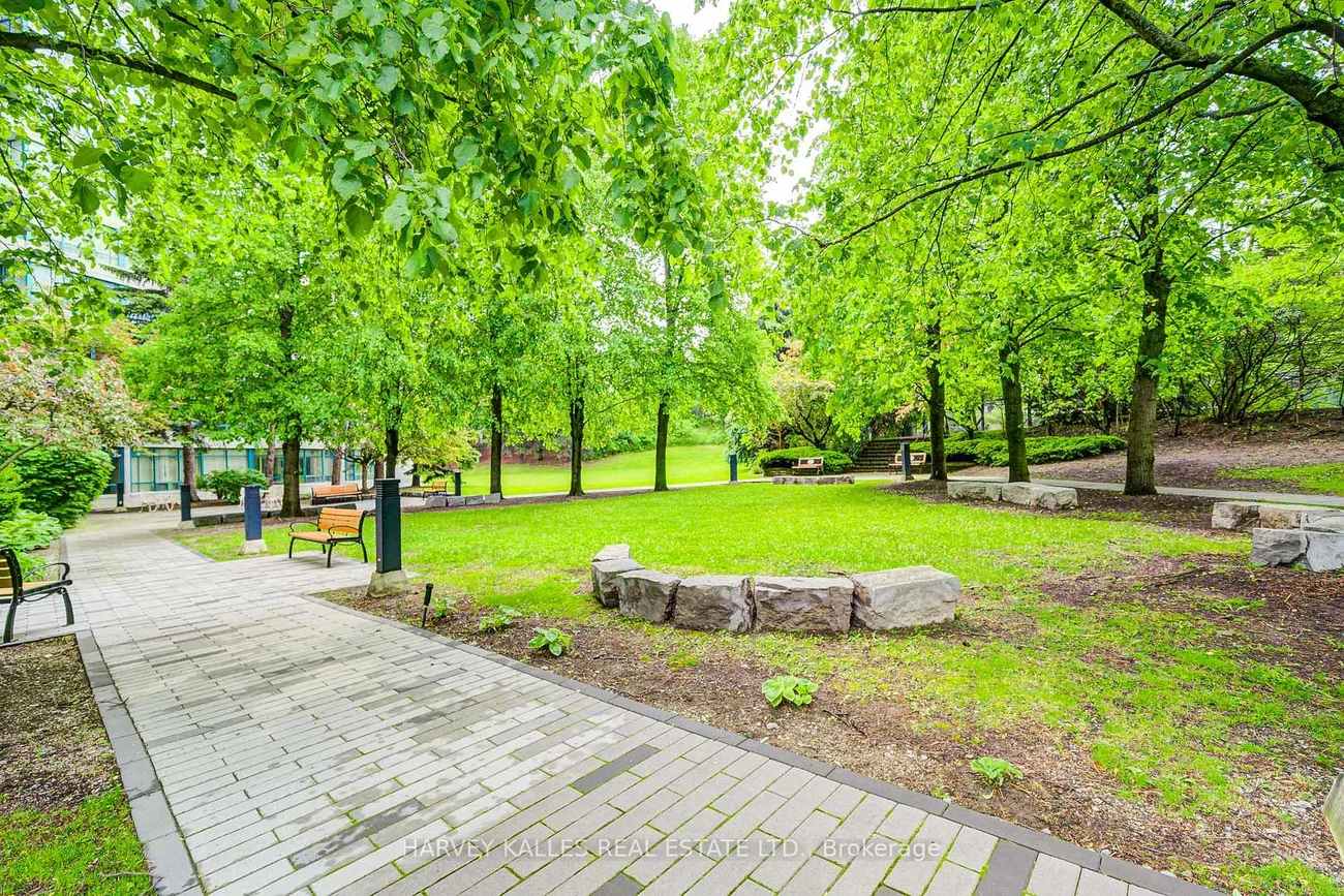7250, Yonge, Crestwood-Springfarm-Yorkhill, Vaughan